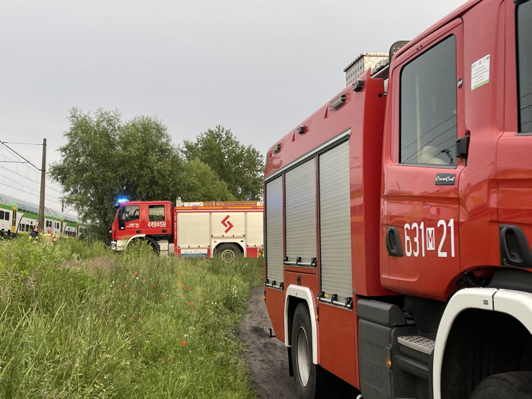 Piętrus Kolei Mazowieckich rozjechał 40-latka. Makabra na torach pod Grodziskiem