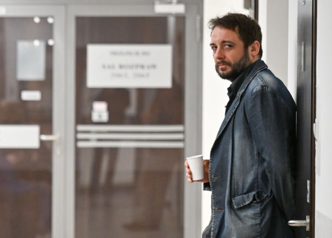 Rozwód Gąsiorowskiej i Żurawskiego w toku! Aktor czekał pod salą z kubkiem w ręku