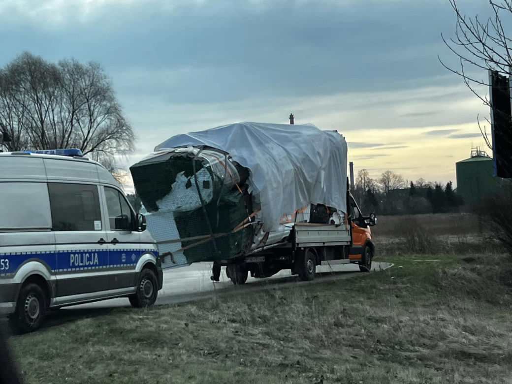 Kierowca dostawczaka napakował trochę za dużo