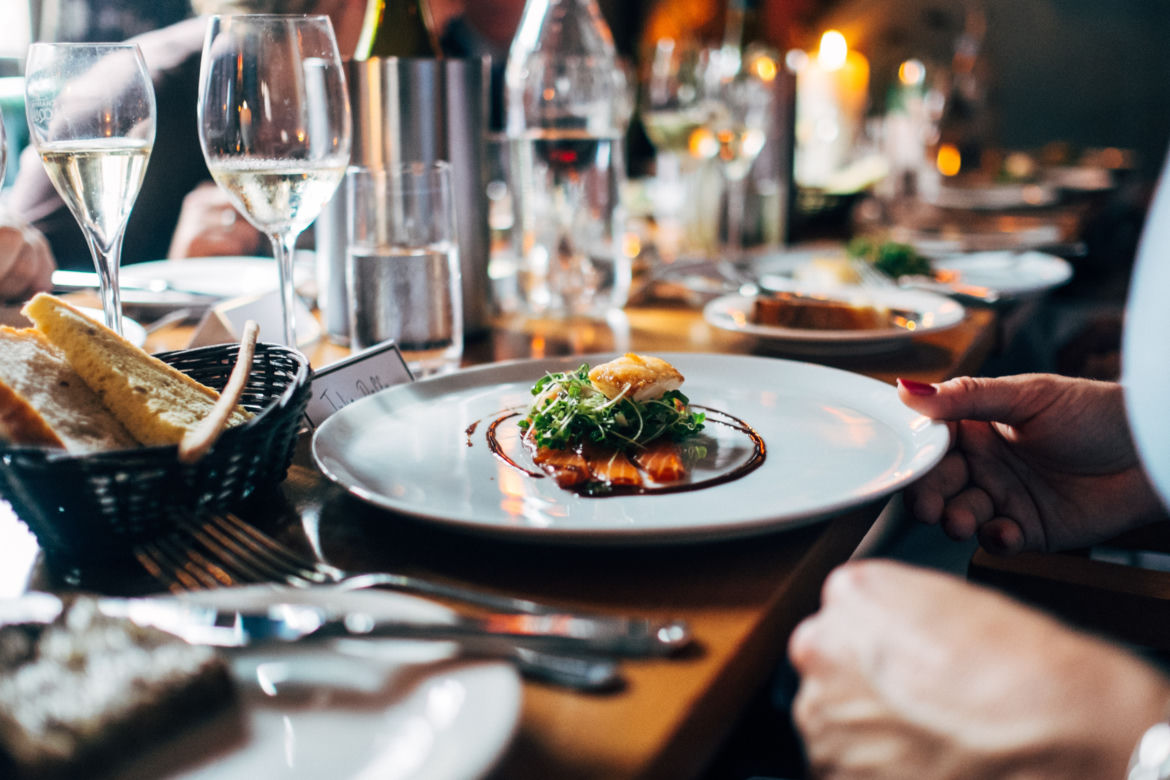 3. Zabierz ukochaną osobę do restauracji