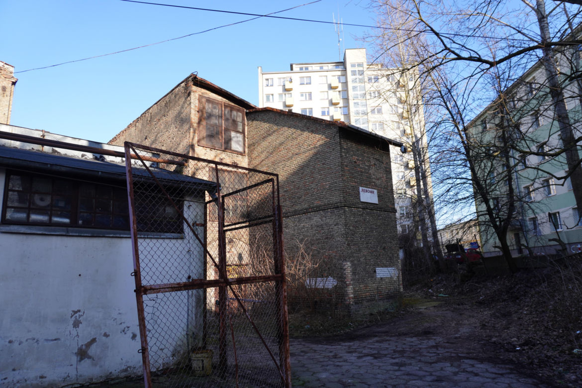 Opuszczona fabryka włókiennicza w Białymstoku. Niszczejące budynki niedaleko centrum miasta