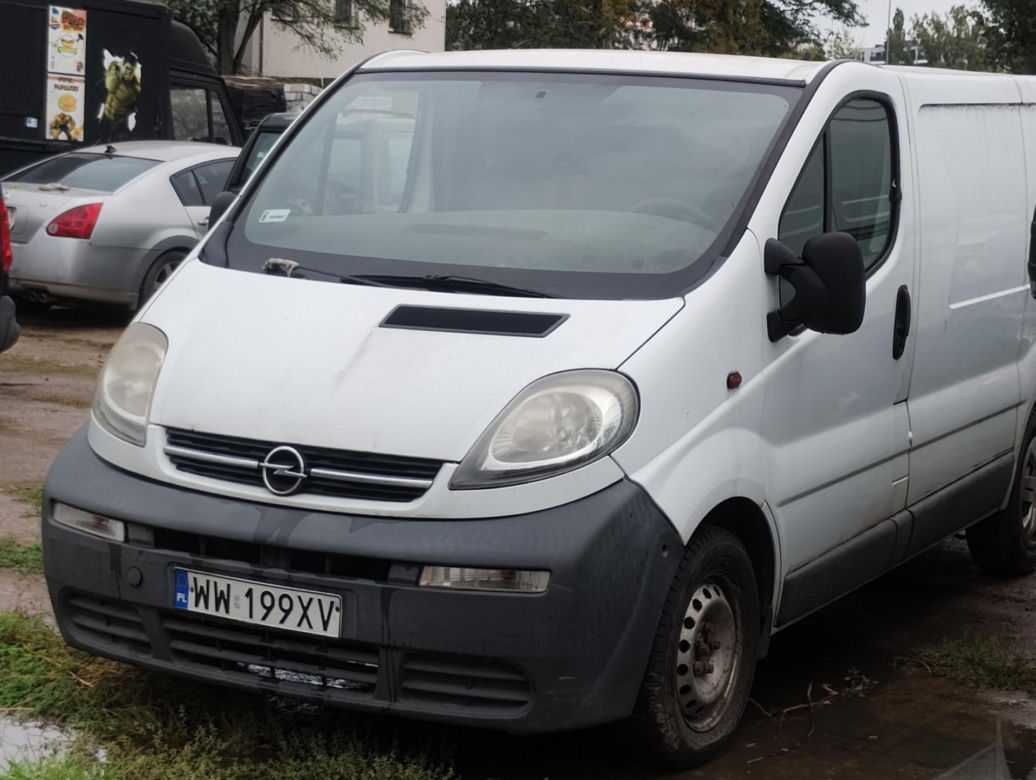 Drogowcy znów sprzedają wraki z ulicy. Wśród nich jest Chrysler w kwiatki