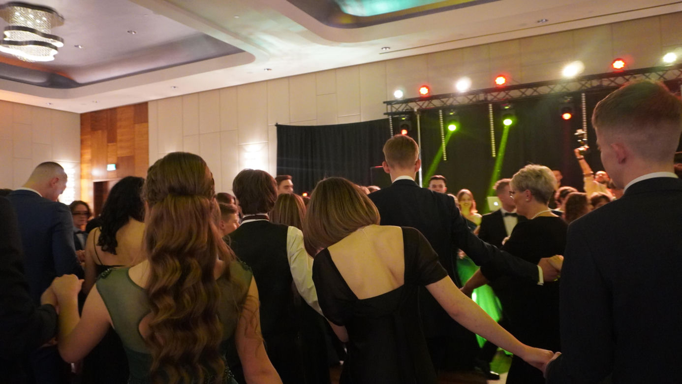 Studniówkowe szaleństwo. Bal przedmaturalny I LO im. Bartłomieja Nowodworskiego 