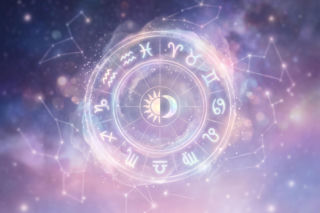 Te trzy znaki zodiaku poczują dziś upragnioną ulgę. Kosmos pomoże im pokonać dawną blokadę