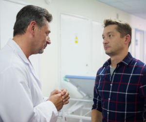 Na Wspólnej odc. 2201. Bogdan (Wojciech Brzeziński), Godlewski (Artur Dziurman)