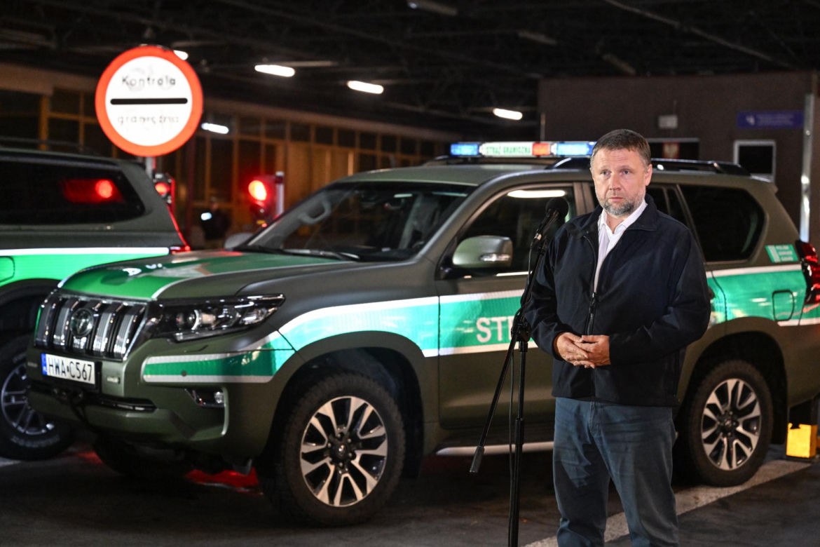 Terespol. Konferencja prasowa ministra Marcina Kierwińskiego.