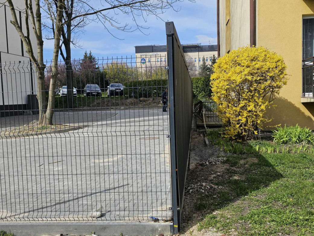 Zostaliśmy uwiezieni w naszym bloku