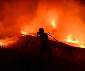 Zaczęło się! Pożary szaleją w kurortach. Gdzie jest teraz groźnie?