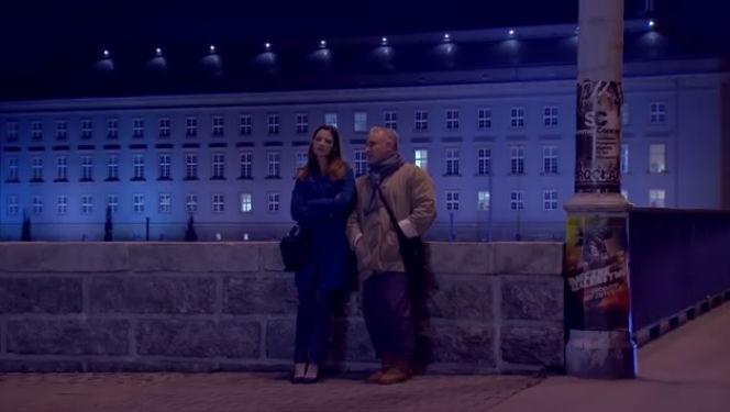 Pierwsza miłość. Kinga (Aleksandra Zienkiewicz), jogin Przemek (Przemysław Bluszcz)