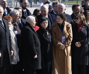 Rocznica katastrofy smoleńskiej. Prezydent Nawrocki uczcił pamięć zmarłych