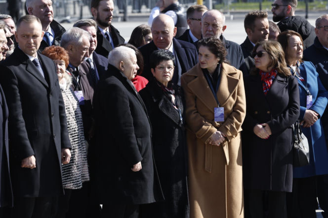 Rocznica katastrofy smoleńskiej. Prezydent Nawrocki uczcił pamięć zmarłych