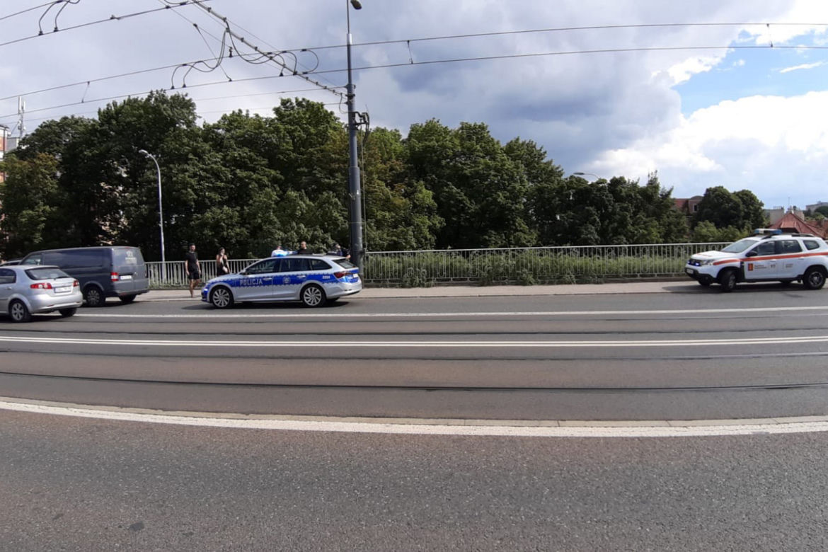 Dramat na trasie W-Z. Pieszy zmarł na chodniku
