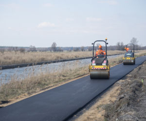 Mazurska Pętla Rowerowa nabiera kształtów! Zobacz postępy prac w okolicach Pisza [ZDJĘCIA]