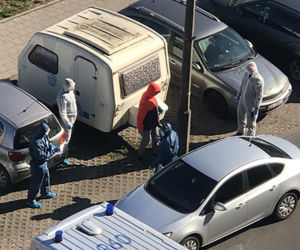 Koronawirus w Łodzi. 42-latek z podejrzeniem COVID-19 uciekł ze szpitala. Policja znalazła go na Teofilowie