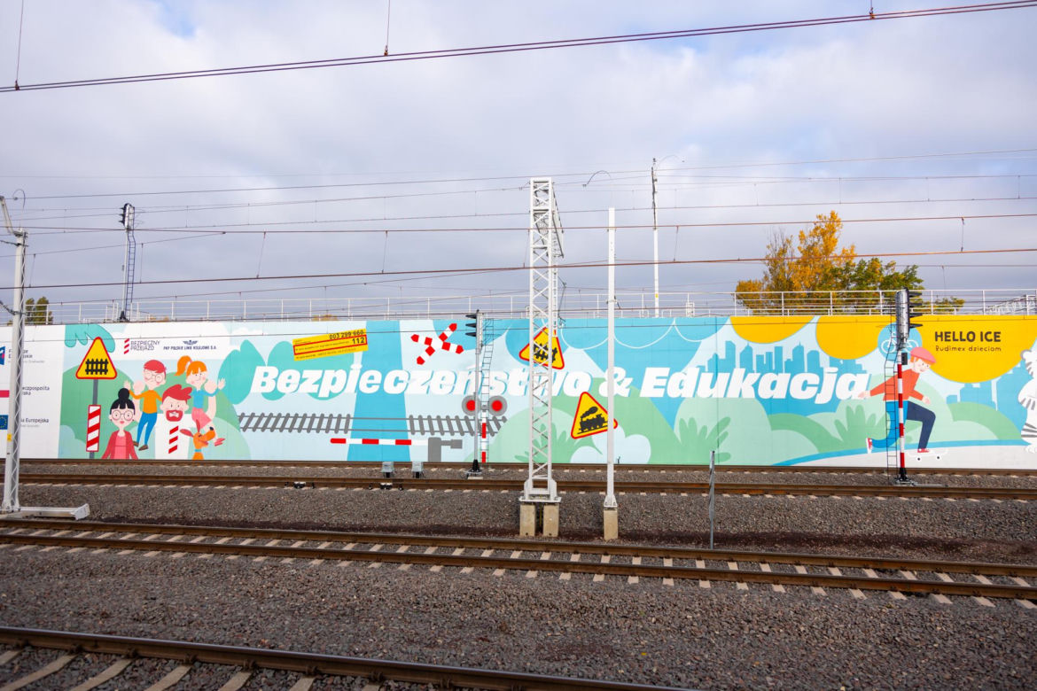 300-metrowy mural przy stacji Warszawa Zachodnia