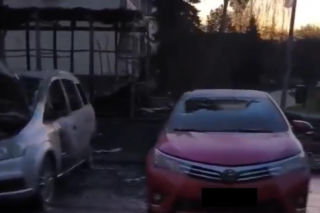 Nocny pożar wiaty śmietnikowej przy ul. Osiedlowej - Spaliło się 5 aut