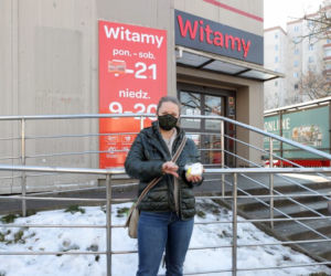 Sprzedali jej orzechy z robakami 