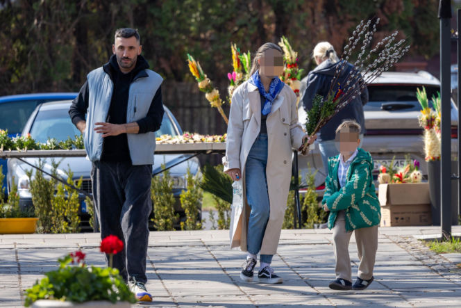Rafał Maserak tańczący z palmami