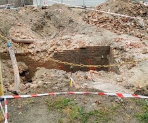 Piwnice przedwojennych kamienic pod torowiskiem tramwajowym w Szczecinie