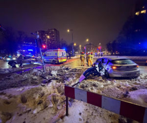 Stłuczka z nieoznakowanym radiowozem w Warszawie. Potężna utrudnienia