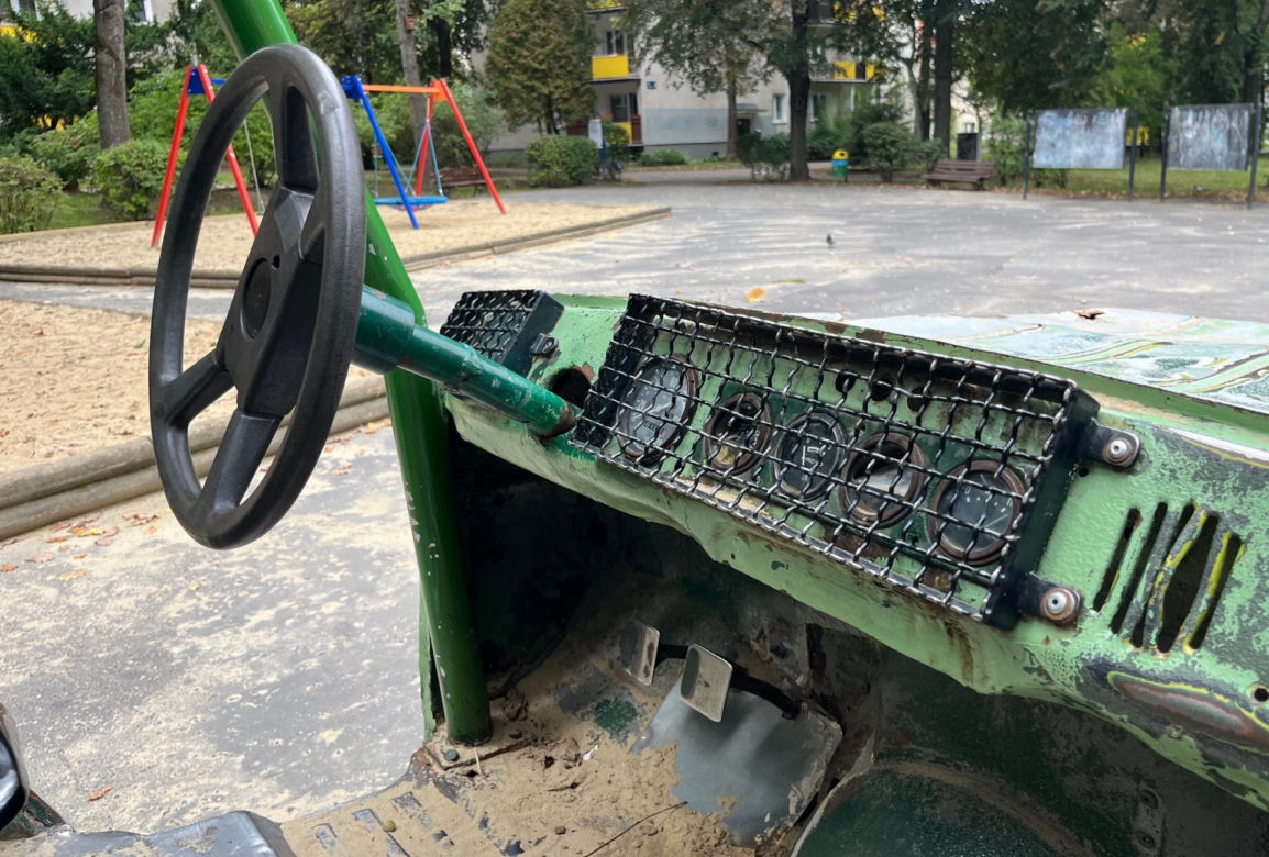 Lublin świętuje 65-lecie placu zabaw na LSM. Rakieta i gazik wciąż przyciągają dzieci
