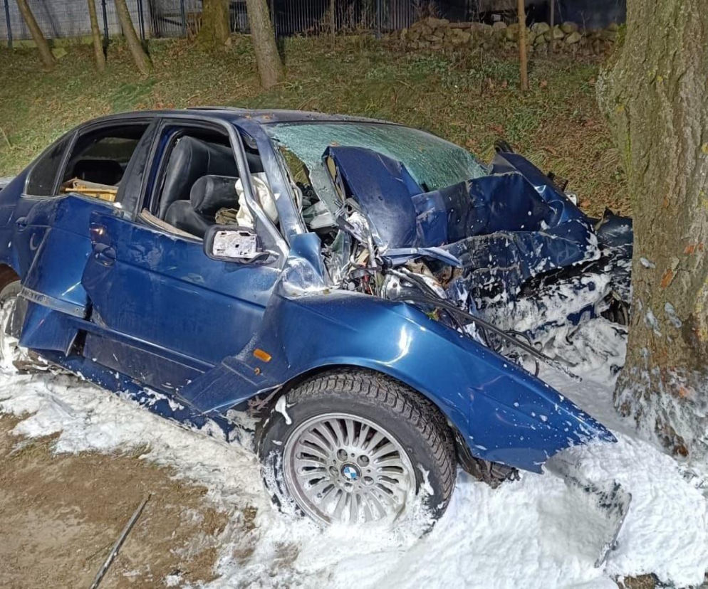 24-letni kierowca BMW nie żyje! Policjanci zastali straszny widok. Śmiertelny wypadek pod Giżyckiem