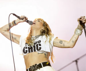 Ciuchy zlecialy z Miley Cyrus na scenie