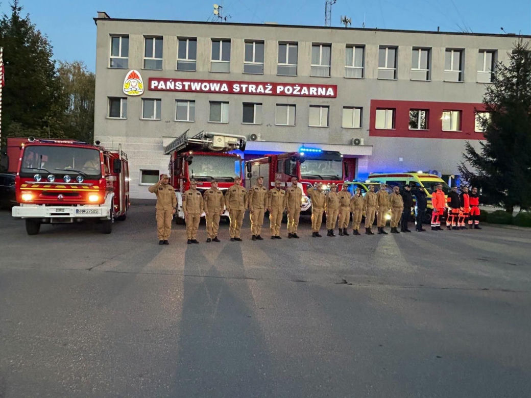 Strażackie syreny zawyły dla poległych kolegów. Żegna ich cała Polska