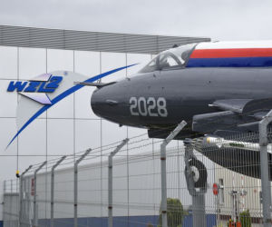 Myśliwiec Su-22 w barwach Bydgoszczy wita wjeżdżających do miasta 
