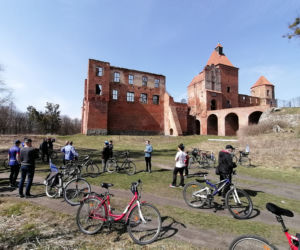 Rowerzyści najechali Szymbark. Kolejna wycieczka Iławskiej Gwardii Rowerowej