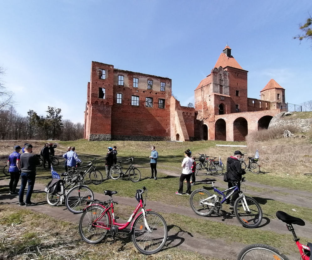Rowerzyści najechali Szymbark. Kolejna wycieczka Iławskiej Gwardii Rowerowej
