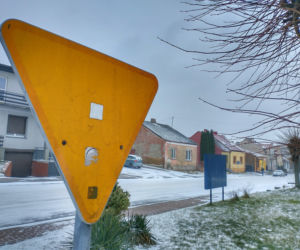 To miasto w województwie łódzkim ma jeden z najpiękniejszych rynków. Zachwyca też zabytkowym ratuszem