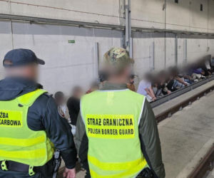Ciężarówka pełna migrantów zatrzymana w Budzisku. 50-latek aresztowany