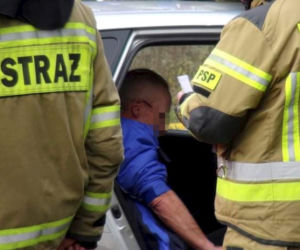 Kompletnie pijany rozbił się citroenem