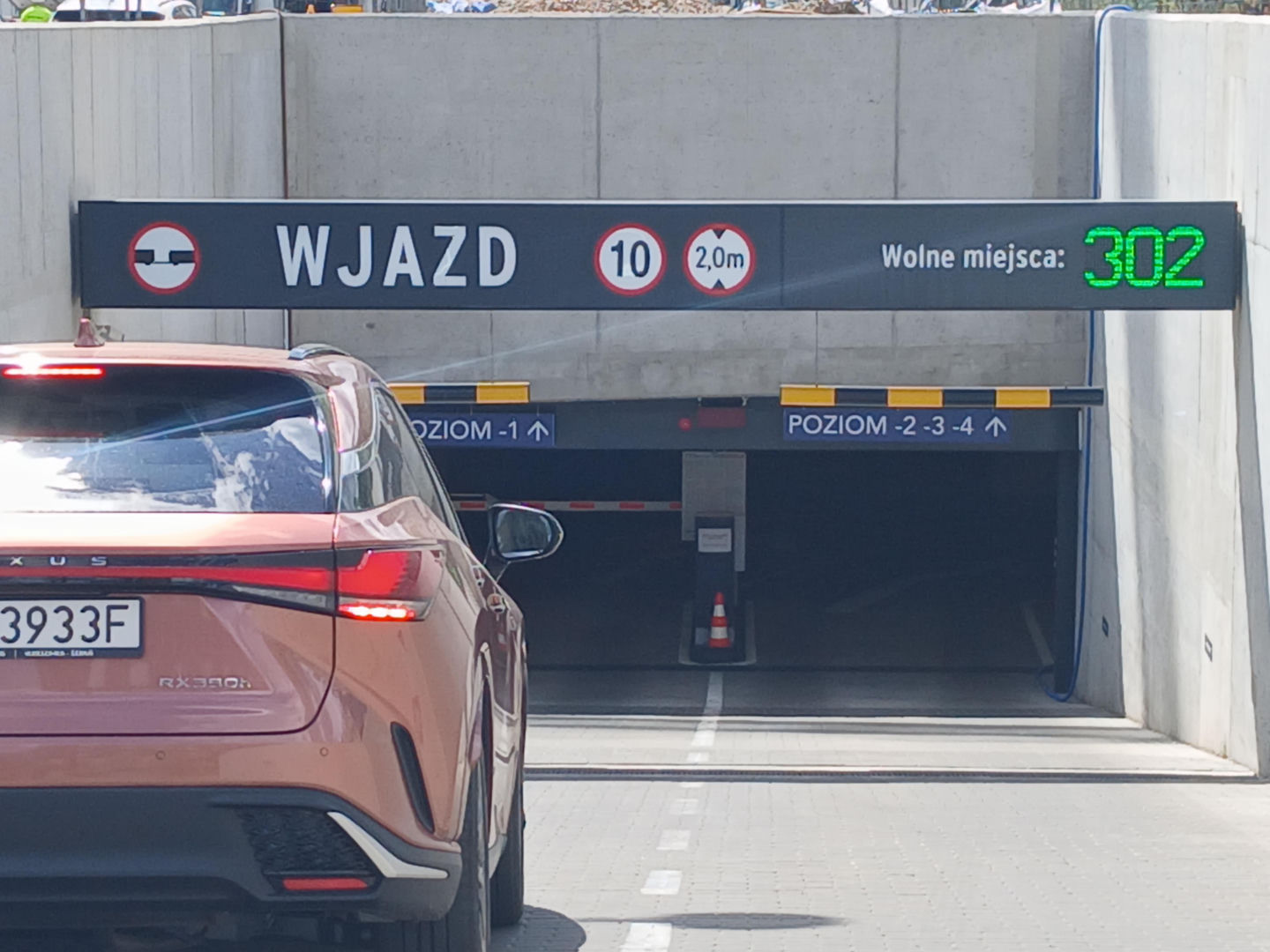 Parking podziemny pod Pl. Powstańców Warszawy
