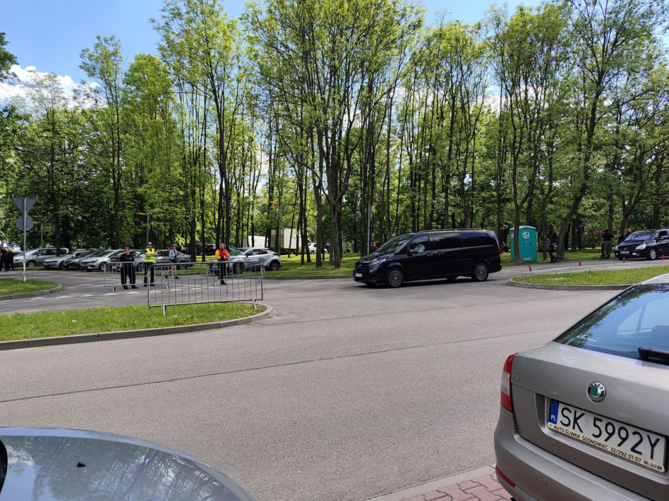 Długie kolejki i tłum fanów przed koncertem Metaliki