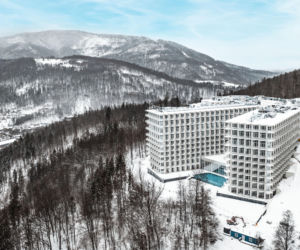 Biały gigant góruje nad Wisłą. Luksusowy hotel szykuje wielką rozbudowę