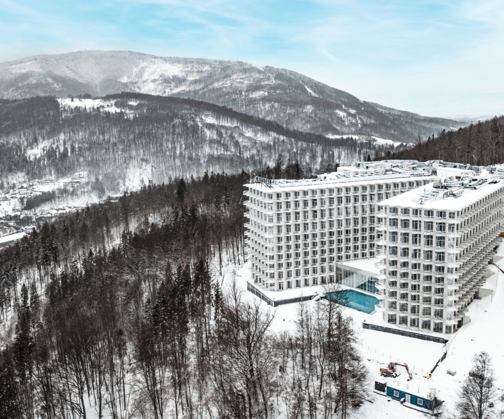 Biały gigant góruje nad Wisłą. Luksusowy hotel szykuje wielką rozbudowę