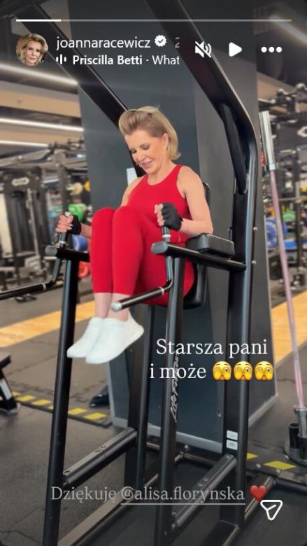 Nie dzierga szalików, nie opiekuje się wnukami. Joanna Racewicz nie daje sobie w kaszę dmuchać!