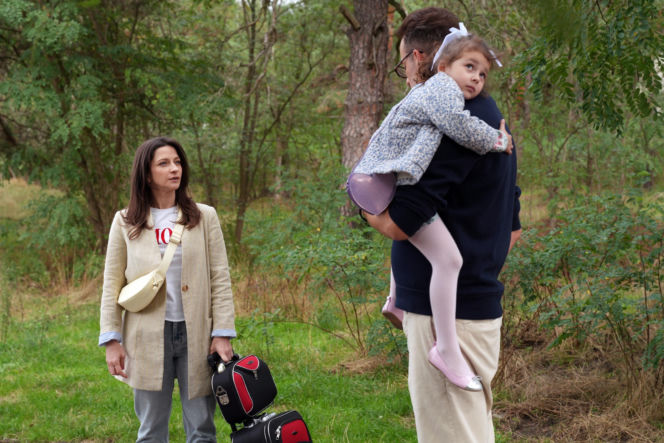 Barwy szczęścia, odc. 3321. Radomir (Łukasz Wójcik), jego żona (Izabela Gwizdak) i jego córka (Emilia Tkach)