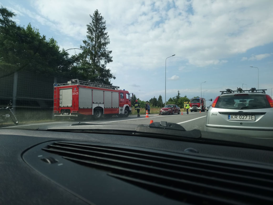 Zderzenie osobówki z motocyklem w Małopolsce [ZDJĘCIA]