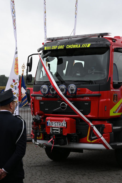 Powiat Siedlecki: nowy średni wóz ratowniczo-gaśniczy trafił do strażaków ochotników z OSP Grochówka w gminie Zbuczyn