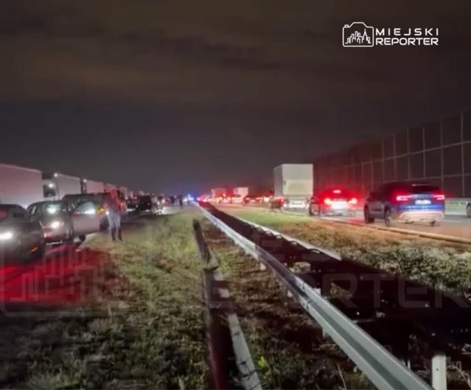 Na autostradzie A2 między węzłem Pruszków a węzłem Grodzisk Mazowiecki samochód osobowy potracił pieszego