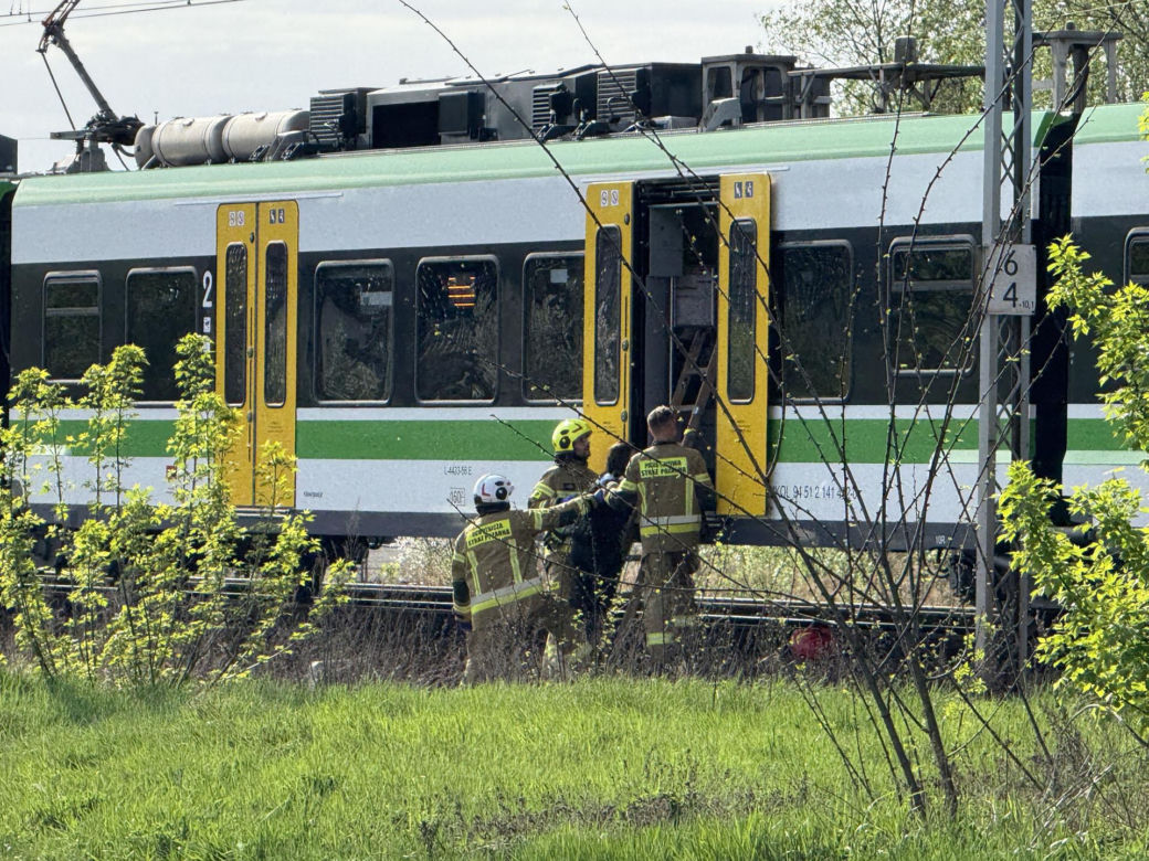 Tragedia w Ząbkach. Nie żyje pieszy. Wtargnął na tory w niedozwolonym miejscu