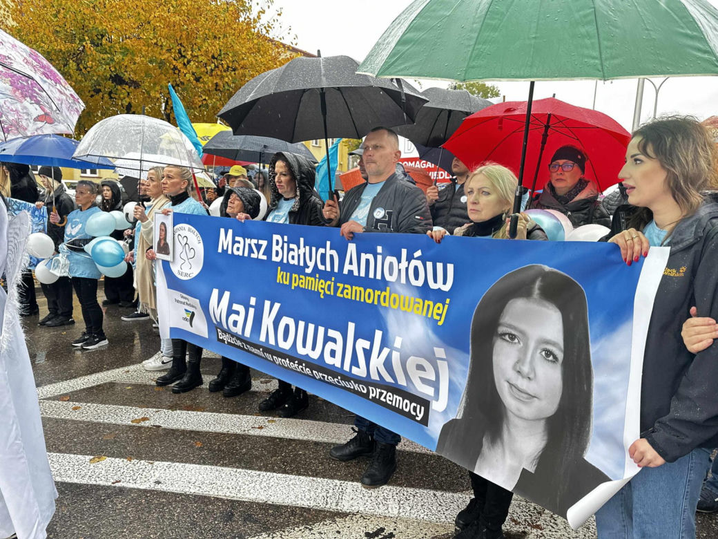 Mama cierpi po stracie Mai. Codziennie odwiedza miejsce znalezienia zwłok. Co powiedziałaby mordercy córki?