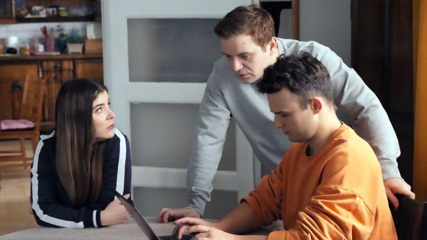 Barwy szczęścia odc. 3209. Agata (Natalia Zambrzycka), Ignacy (Olaf Staszkiewicz), Hubert (Marek Molak)