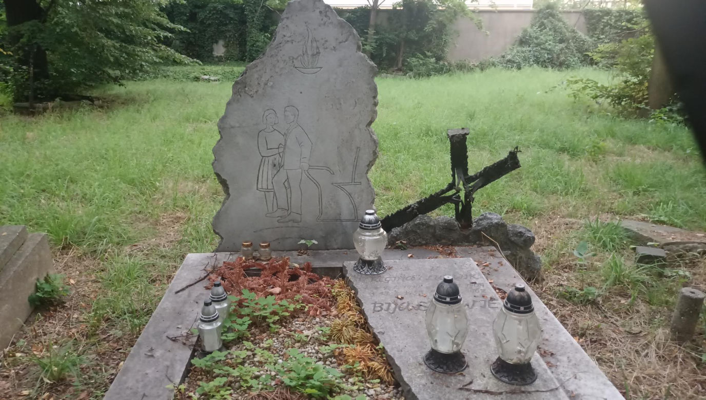 Opuszczony cmentarz w Opolu. Tu zatrzymał się czas