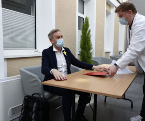 Robert Biedroń oddał osocze