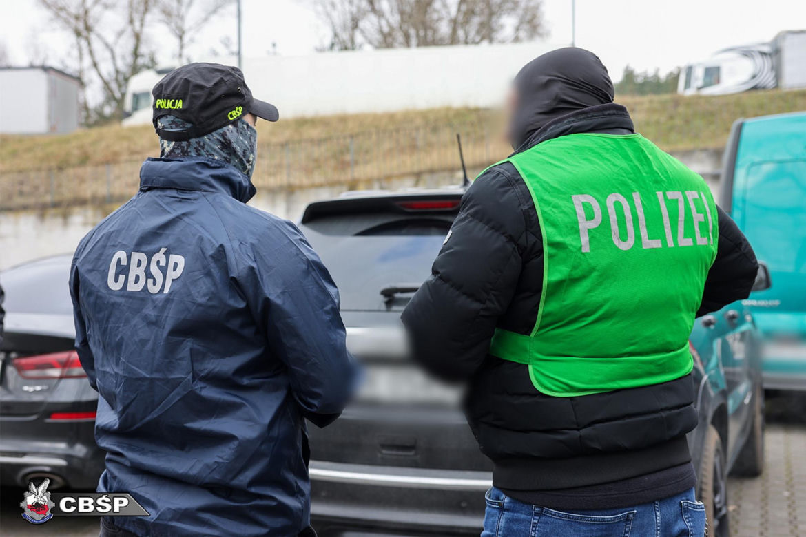 „Belmondziak” w rękach policji. Przez dwa lata ukrywał się za granicą. Zatrzymali go Łowcy Cieni