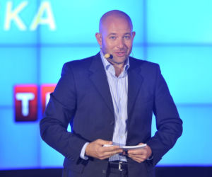Od amanta z „Magdy M.” do twardziela z brodą. Tak przez lata zmieniał się Szymon Bobrowski
